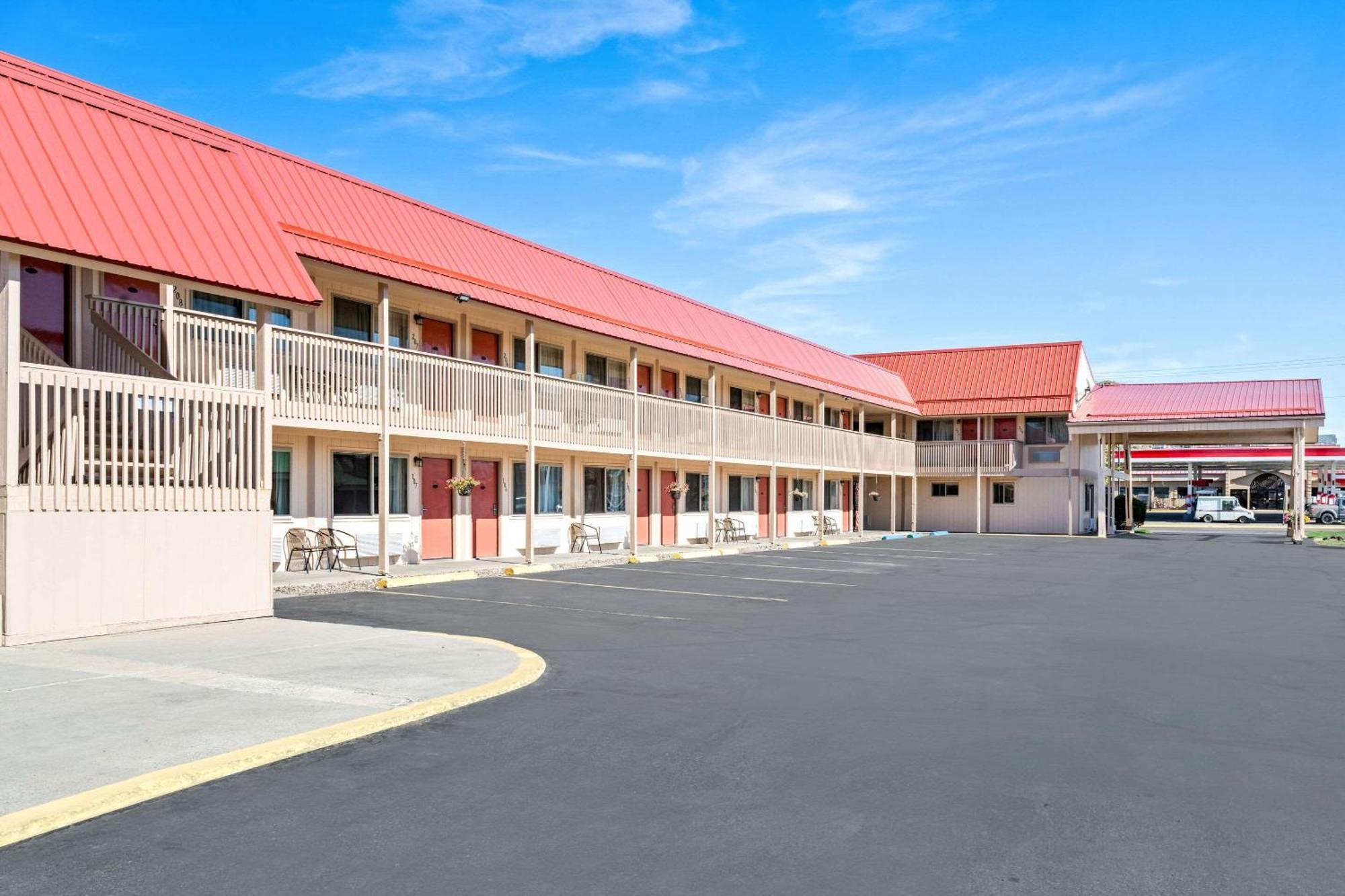 Econo Lodge Miles City Exterior photo
