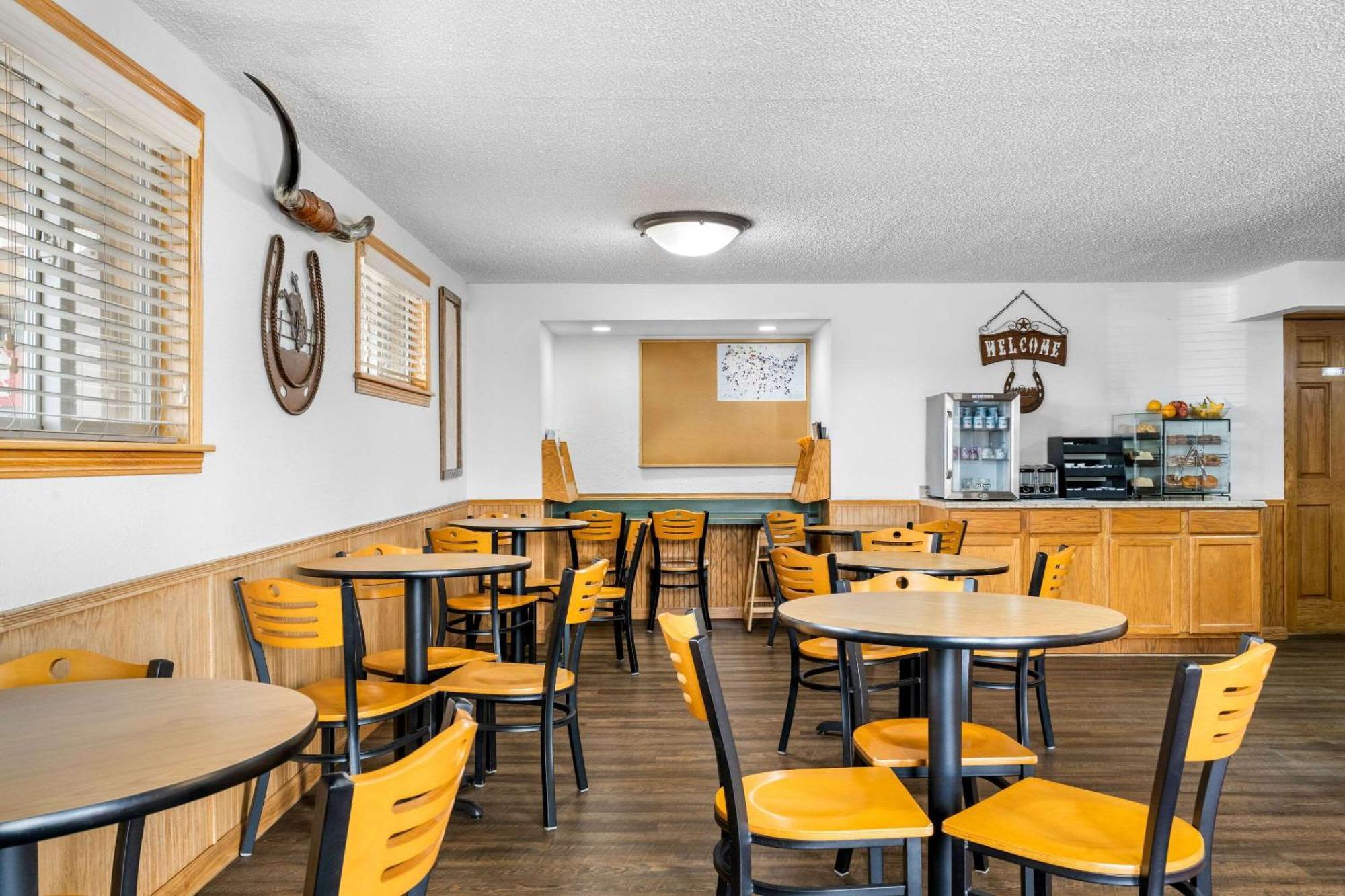 Econo Lodge Miles City Exterior photo