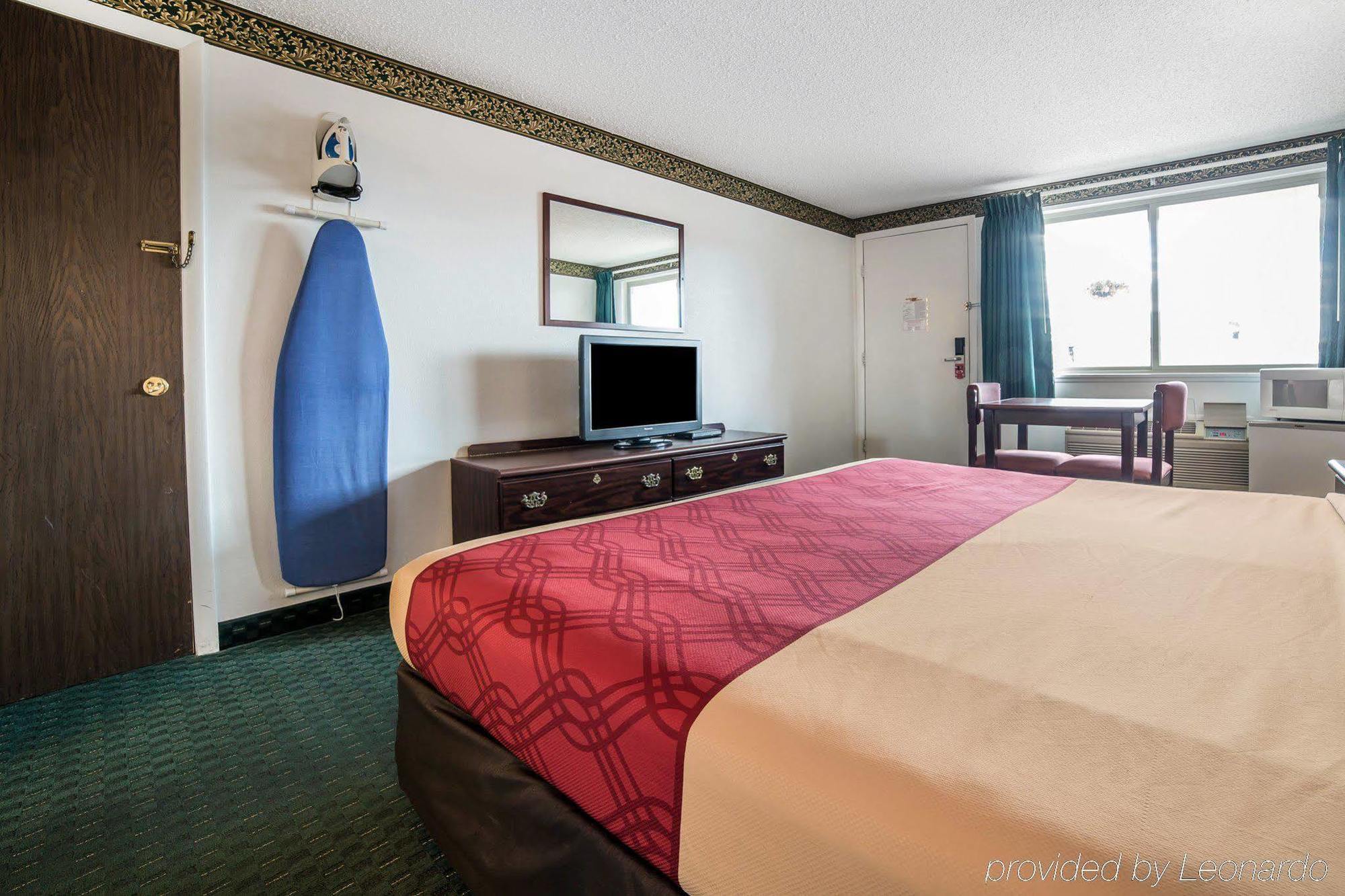 Econo Lodge Miles City Exterior photo